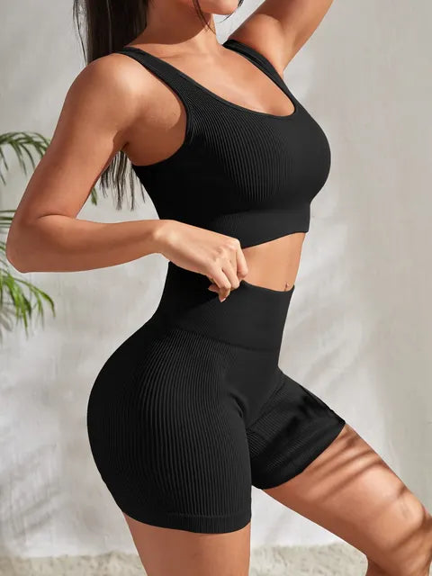 Conjunto de yoga acanalado con top sin mangas y pantalón corto