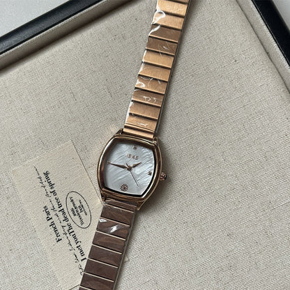 Women's quartz watch with pearl dial