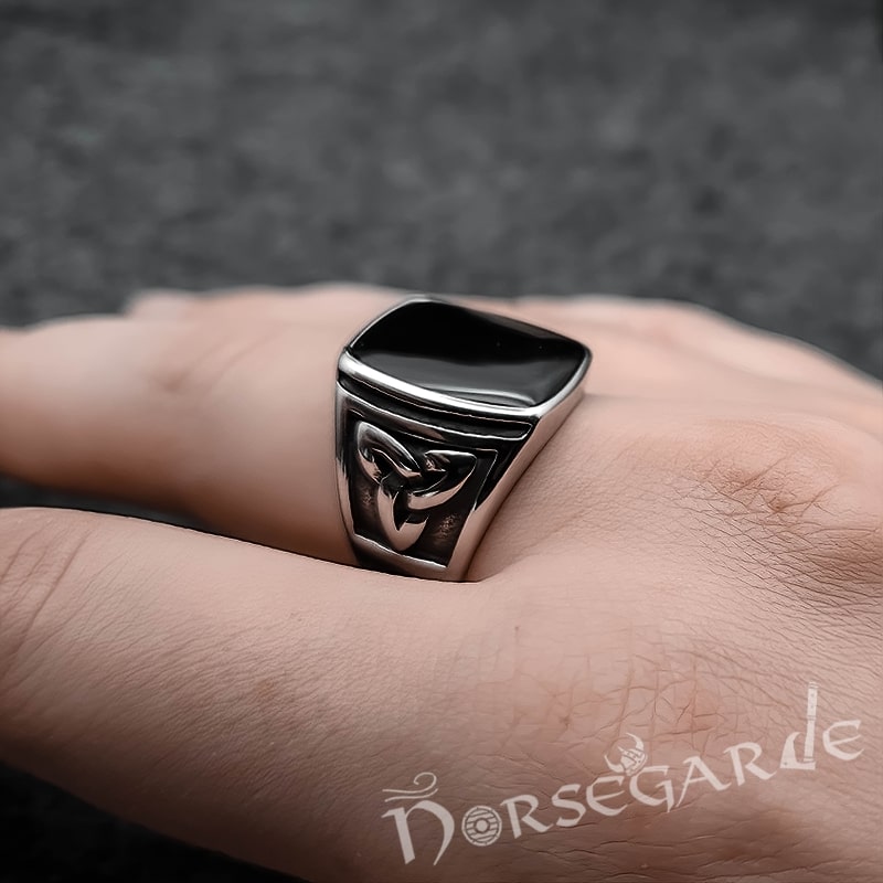 Black Celtic Knot Ring - Stainless Steel