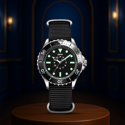 Robert | Classic Diver’s Watch with Luminous Markers | 41mm