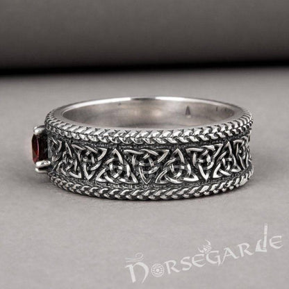 Handcrafted Luck Knots Band with Gem - Sterling Silver, Green Gem Variant