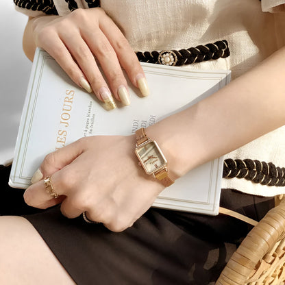 Diora | Elegant square watch with magnetic bracelet